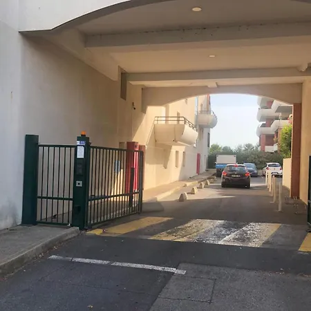 Avec Parking Apartment