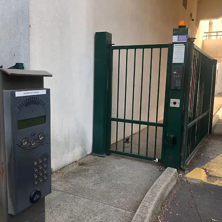 Avec Parking Apartment
