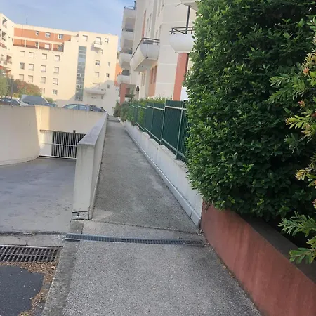 Avec Parking Apartment *